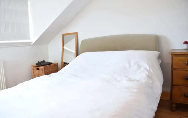 Contemporary 2BD Flat 4 Mins to Finsbury Park!