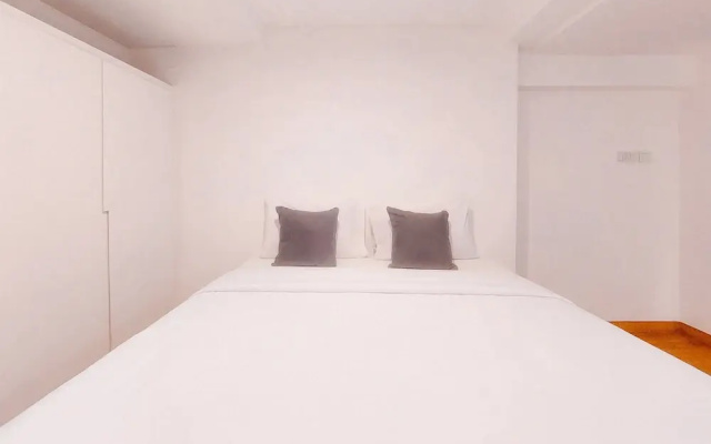 Homey and Comfy Studio Loft at Kingland Avenue Apartment