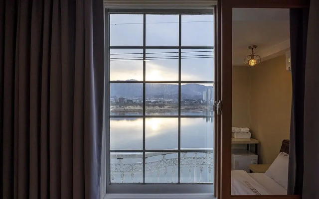 Yangpyeong River House