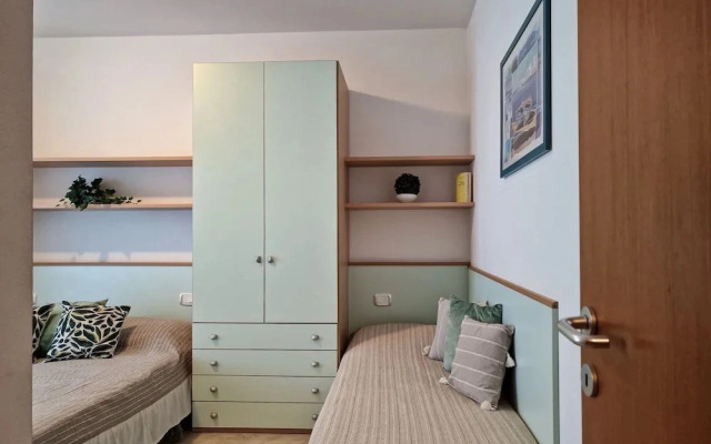 Modern Beachside Flat-beahost