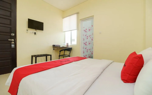 RedDoorz near Jembatan Siti Nurbaya Padang