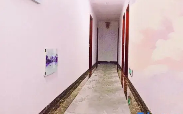 Lvliang Wangjianghong Express Hotel