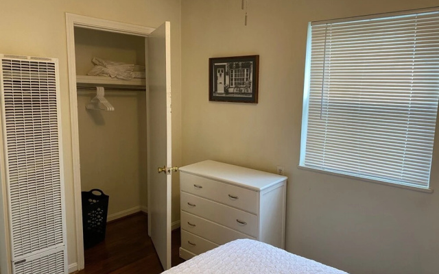 Cozy, Roomy 1 Bedroom Home in Cincinnati