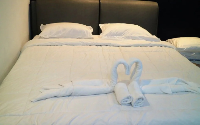 Bangkok Room by City Court Condo