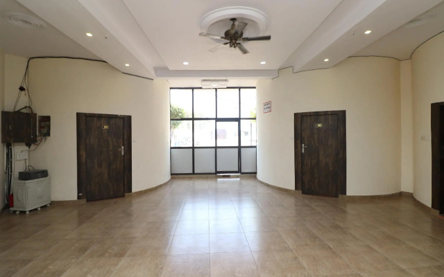 Oyo 29234 Rajwada Lawn