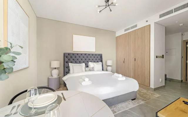 Peninsula One - 1710 Studio