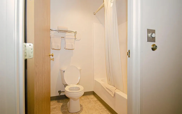 Urbana Inn & Suites