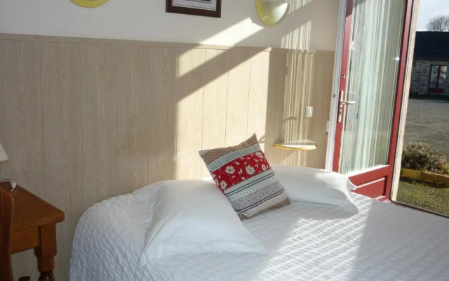 Hôtel Les Voisins Beaucemaine