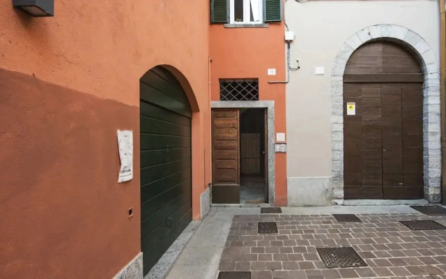 ALTIDO Romantic Loft for 3 in Perfect Como Centre