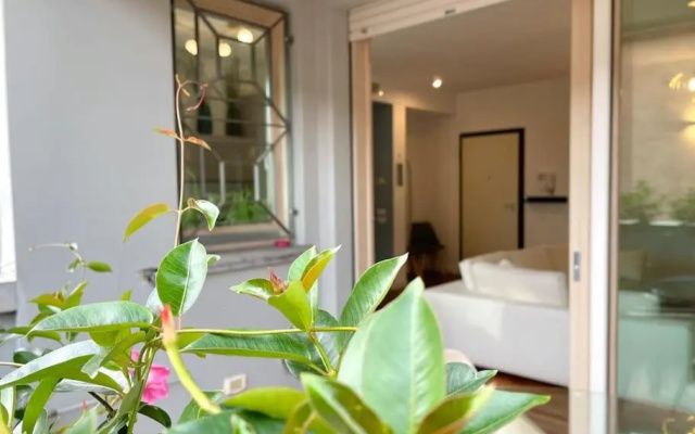 Chic Apartment - River View - Free Parking and WIFI