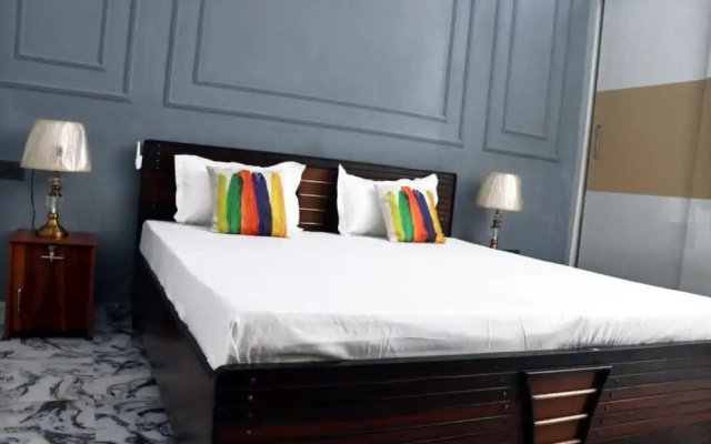 Goroomgo Omasha Residency Noida