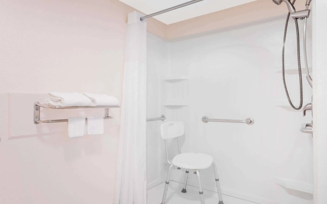Regency Inn & Suites-Hamilton Place