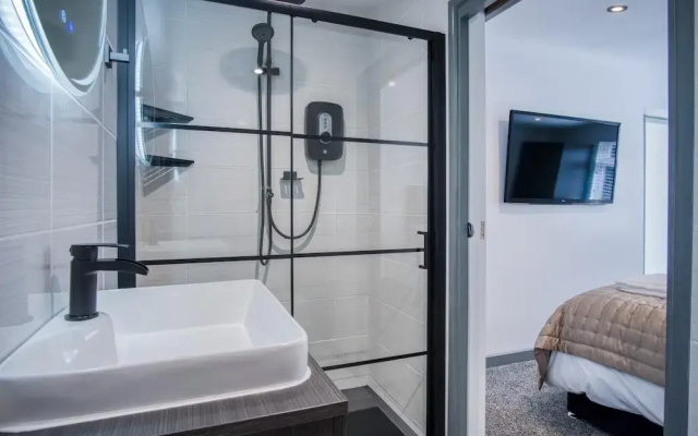 Cedars Lodge - Hot Tub - Penally - Tenby