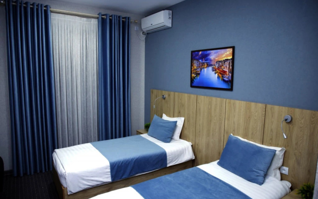 Apple Hotel