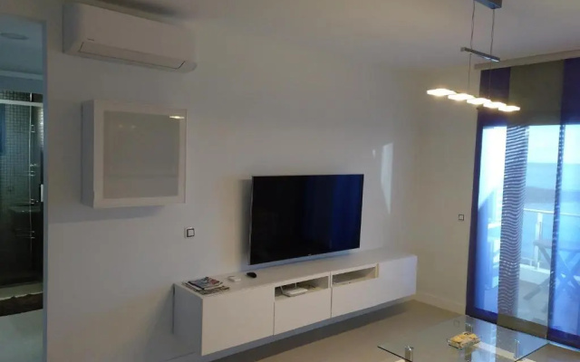 Ocean Front Apartment (WiFi)