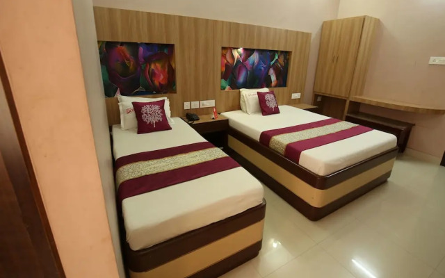 OYO 7878 Hotel Skyark