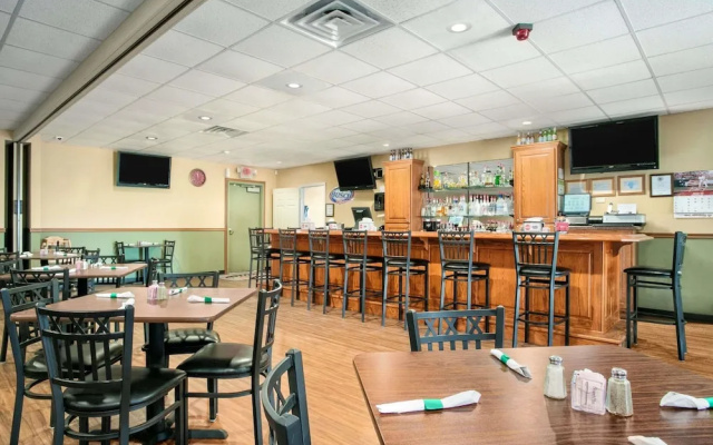 Super 8 Grayville