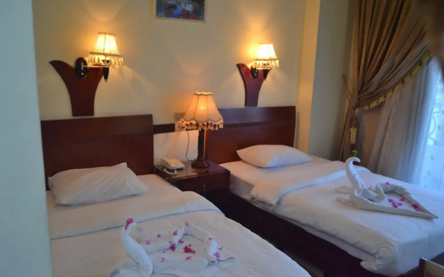 Green Desert Hotel
