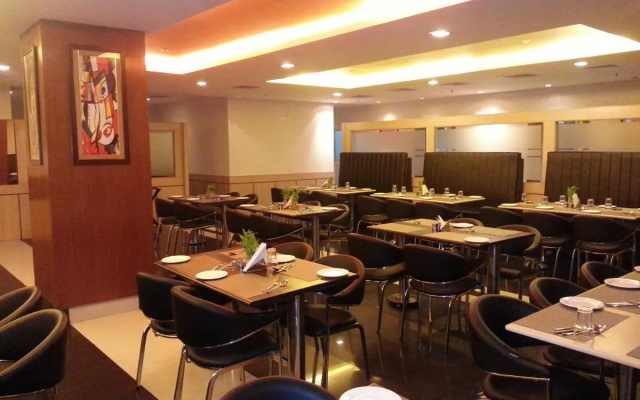 Hyphen Grand Hotel