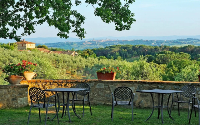 Tuscan Apartment on Winery Estate