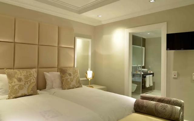 Cape Royale Luxury Hotel & Residence