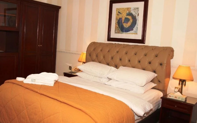 Al Bustan Hotel