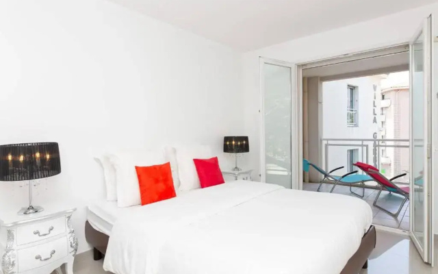 Martinez Hotel Area: Modern 3 Bedrooms W/ Terrace
