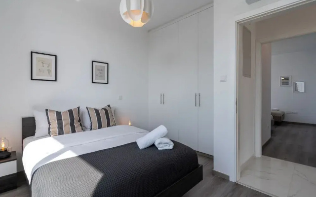 Taupe 2-BR Apt. & Balcony in Larnaca