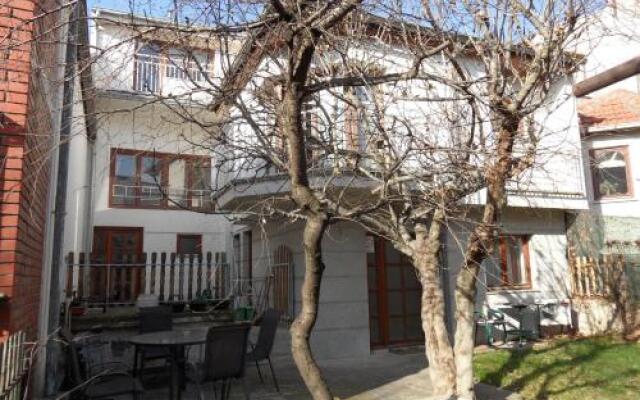 Отель Hostel Oasis Сербия, Белград - отзывы, цены и фото номеров - забронировать отель Hostel Oasis онлайн вид на фасад