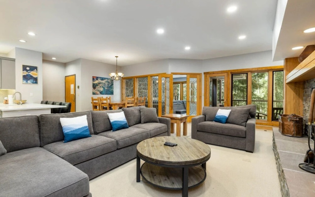 2705 Chateaux DMont