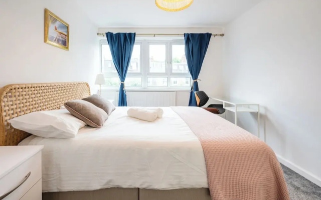 Nice 2-bed flat near earls court