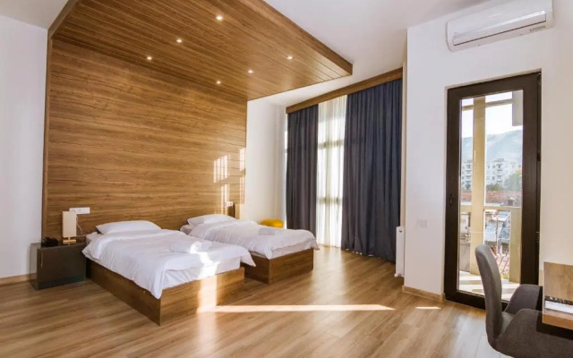 Deluxe Triple room · Victoria Inn Tbilisi Hotel — photo 1
