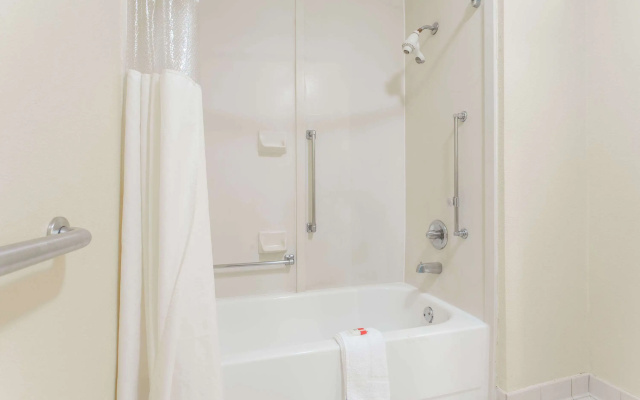 Days Inn by Wyndham Norfolk Airport