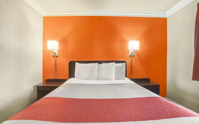 Motel 6 Fresno, CA - Belmont Ave