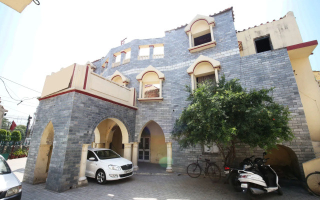 OYO 4256 Hotel Rajmahal
