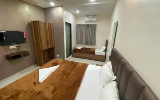 Hotel Divine