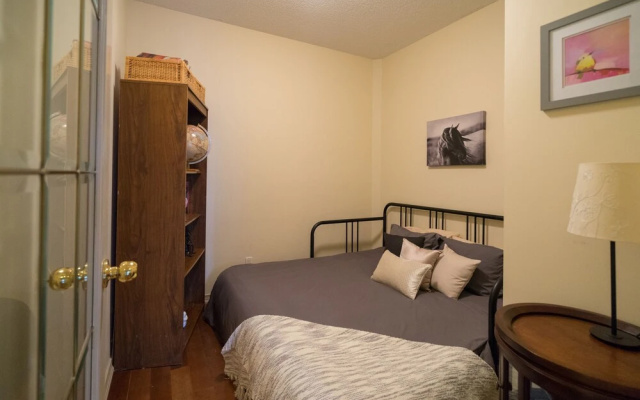 Applewood Suites - 2 Bdrm King West