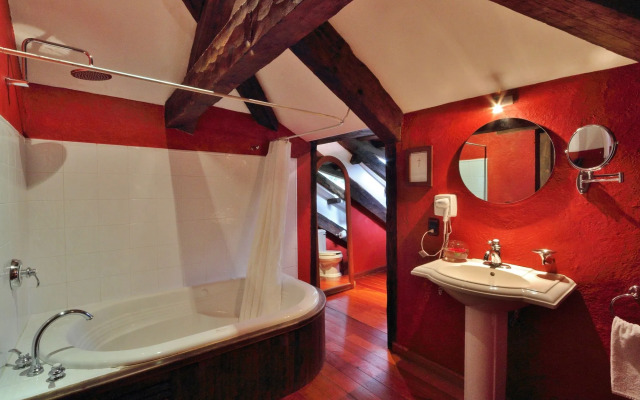 Uvence Arte + Hotel