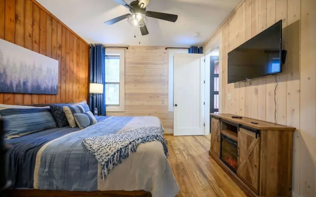 Stardust Hollow Cabin for 14