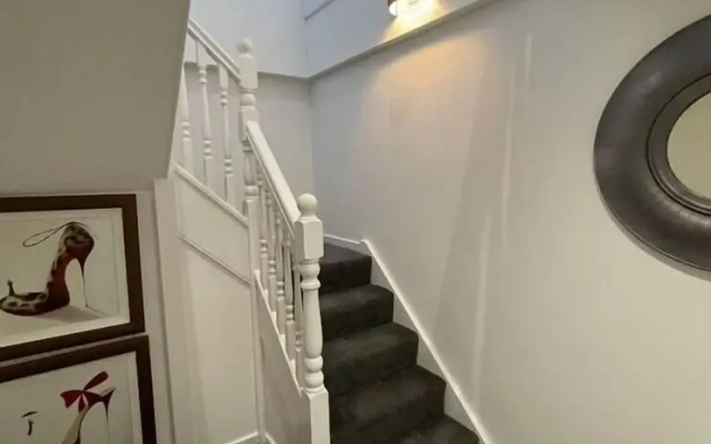 Masshouse Penthouse by JLJ Apartments