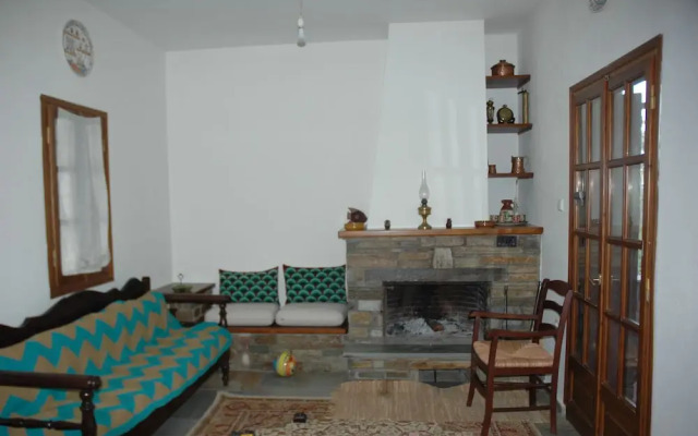 Split-level house in East Pelion