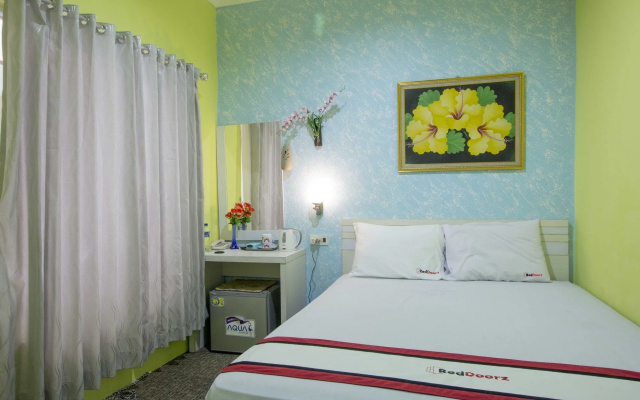 RedDoorz near Plaza Ambarukmo