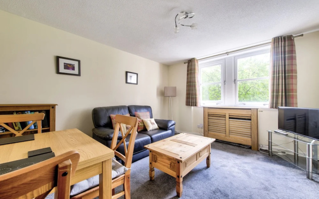 Charming Grassmarket Apartment with Castle View