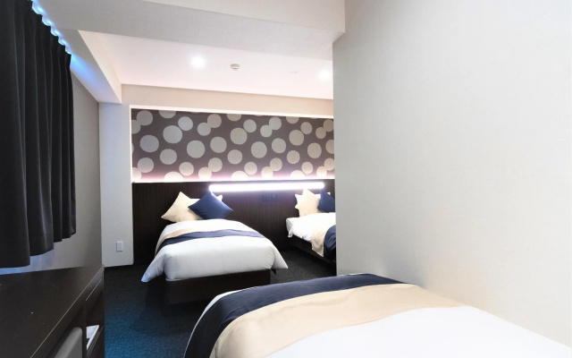 Marutamachi Crystal Hotel