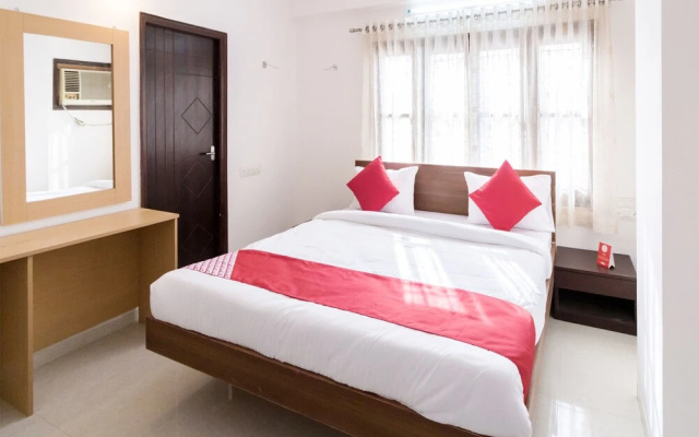 OYO Home 11410 Modern 3BHK Goverdhan Villas