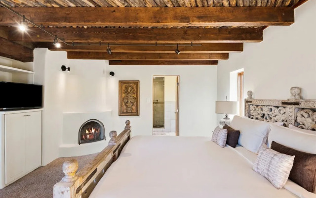 Casa Ladera - Enchanting Home, Nestled in Foothills With Spectacular Views