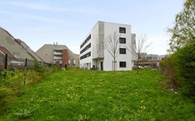 Spacious 3-rooms with garden close to Lille