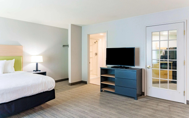 Country Inn & Suites by Radisson, Appleton Airport - Fox River Mall Area