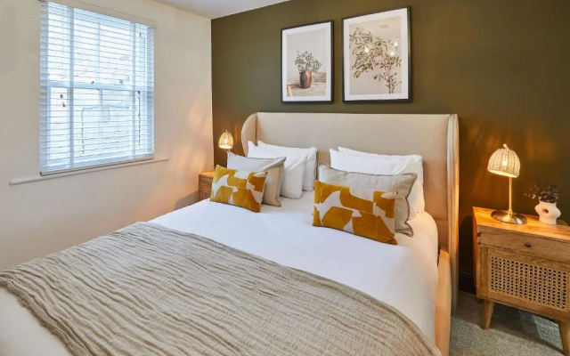 Host Stay Toffee Crackle House