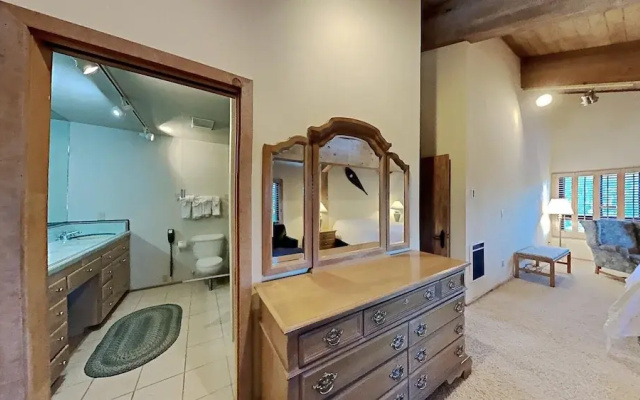 410 4 Bedroom Condo